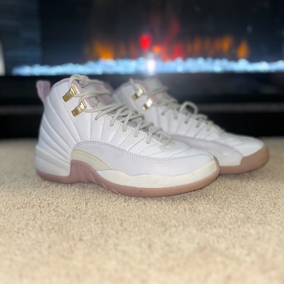 Jordan Retro 12 Heiress Plum Fog (GS) - Picture 2 of 5